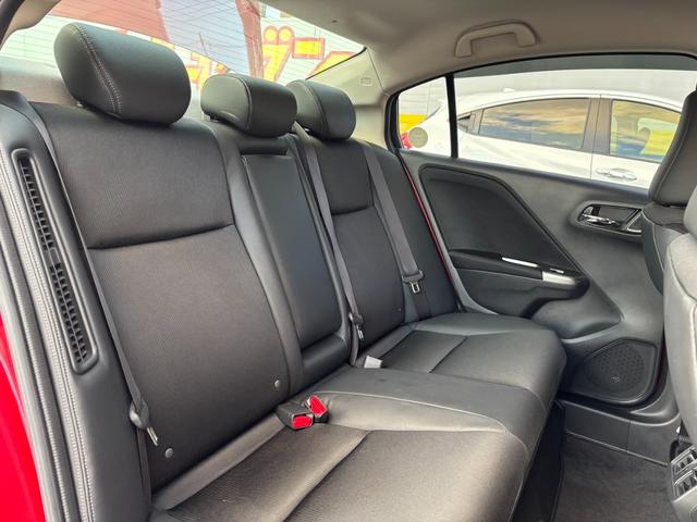 リアシートでもゆったりとおくつろぎいただけます！