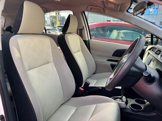 アクア Ｓ　フルセグナビ　バックカメラ　オートライト　オートエアコン　ドアバイザー　スマートキー　パワステ　ＣＤ　ＤＶＤ　Ｂｌｕｅｔｏｏｔｈ　ドライブレコーダー　ＥＴＣ　１５インチホイール（10枚目）