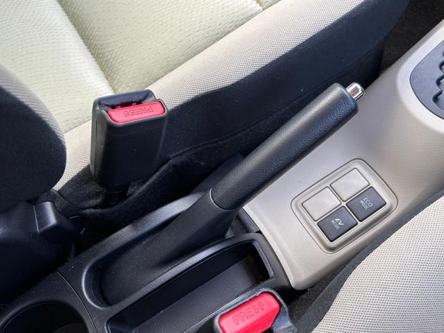 アクア Ｓ　フルセグナビ　バックカメラ　オートライト　オートエアコン　ドアバイザー　スマートキー　パワステ　ＣＤ　ＤＶＤ　Ｂｌｕｅｔｏｏｔｈ　ドライブレコーダー　ＥＴＣ　１５インチホイール（23枚目）