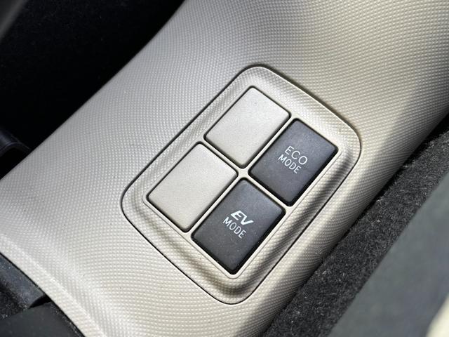 アクア Ｓ　フルセグナビ　バックカメラ　オートライト　オートエアコン　ドアバイザー　スマートキー　パワステ　ＣＤ　ＤＶＤ　Ｂｌｕｅｔｏｏｔｈ　ドライブレコーダー　ＥＴＣ　１５インチホイール（24枚目）