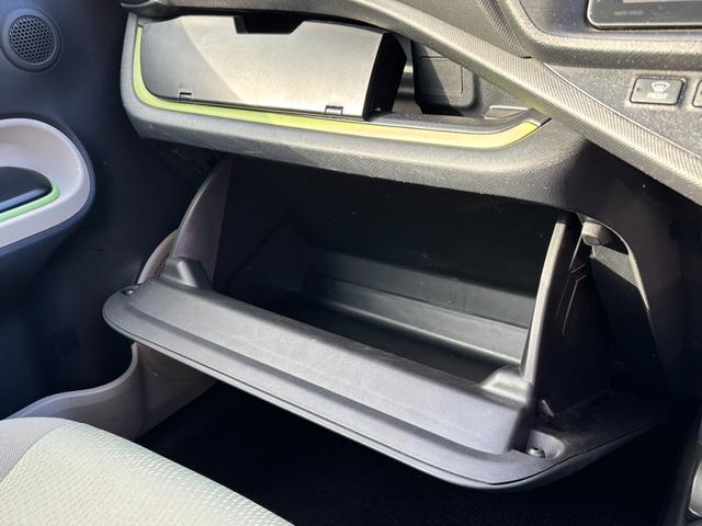 アクア Ｓ　フルセグナビ　バックカメラ　オートライト　オートエアコン　ドアバイザー　スマートキー　パワステ　ＣＤ　ＤＶＤ　Ｂｌｕｅｔｏｏｔｈ　ドライブレコーダー　ＥＴＣ　１５インチホイール（27枚目）