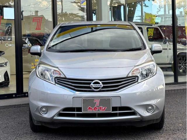 ノート Ｘ　ＤＩＧ－Ｓ　１オーナー　禁煙　フルセグナビ　Ｂカメラ　アイドリングストップ　ＡＵＸ端子　スマートキー　プッシュスタート　電動格納ミラー　パワーウィンドウ　マニュアルエアコン（2枚目）