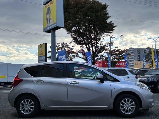 ノート Ｘ　ＤＩＧ－Ｓ　１オーナー　禁煙　フルセグナビ　Ｂカメラ　アイドリングストップ　ＡＵＸ端子　スマートキー　プッシュスタート　電動格納ミラー　パワーウィンドウ　マニュアルエアコン（4枚目）