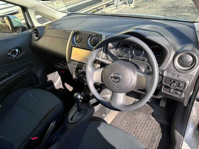 ノート Ｘ　ＤＩＧ－Ｓ　１オーナー　禁煙　フルセグナビ　Ｂカメラ　アイドリングストップ　ＡＵＸ端子　スマートキー　プッシュスタート　電動格納ミラー　パワーウィンドウ　マニュアルエアコン（9枚目）