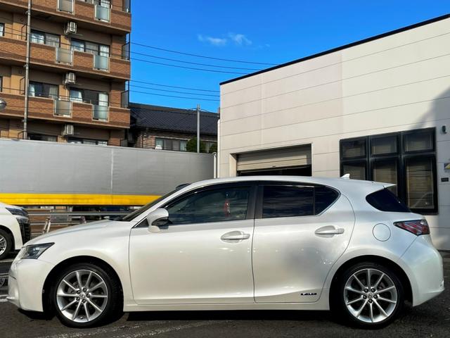 サイドビューです！外装は専任のスタッフが真心込めてワックス磨きを行ってますので、ピカピカな状態に仕上がってます！ご来店の上，この仕上がりをお確かめ下さい！