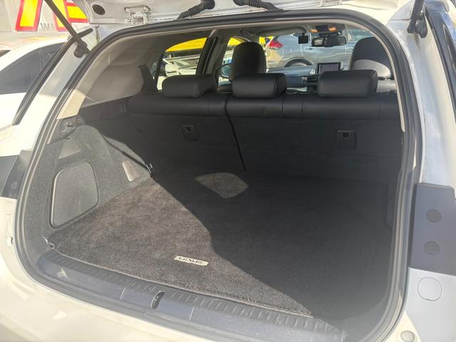 ラゲッジルームも広々としており、大きな荷物も積んでいただけます！