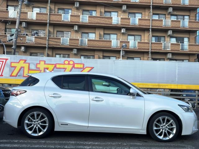 １００台の大型展示場！展示場にないお車も全国よりお探しいたします！