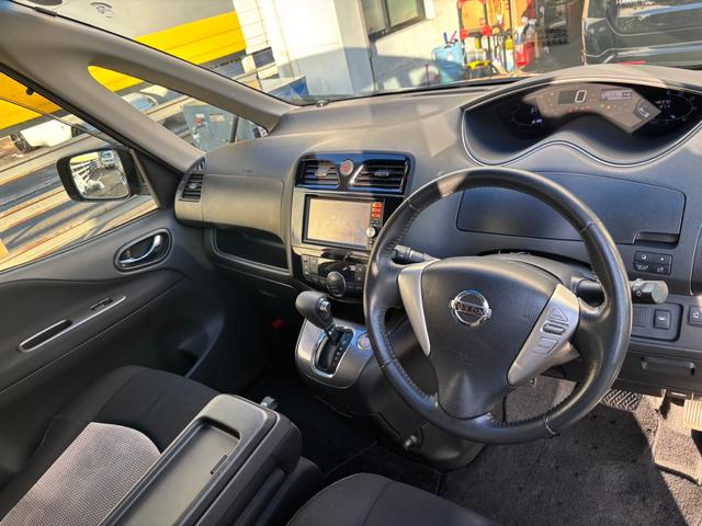 セレナ ライダー ブラックライン S-ハイブリッド 1オーナー 両側電スラ フルセグナビ バックカメラ LEDヘッドライト アイドリングストップ オートクルーズ フォグランプ オートライト レーンキープ サイドバイザー 純正16インチAW(9枚目)