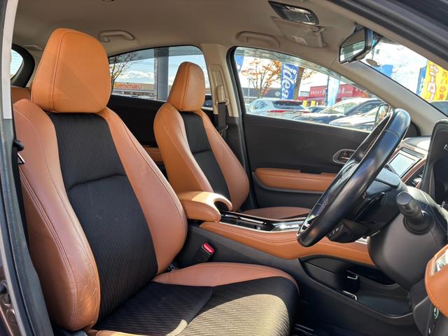 ヴェゼル ハイブリッドＺ・ホンダセンシング　１オーナー　ハーフレザー　フルセグナビ　シートヒーター　Ｂカメラ　ＬＥＤ　ＡＣＣ　オートライト　フォグランプ　ｉストップ　衝突軽減Ｂ　レーンキープ　ＤＶＤ　ドラレコ　ＥＴＣ　純正１７インチＡＷ（10枚目）