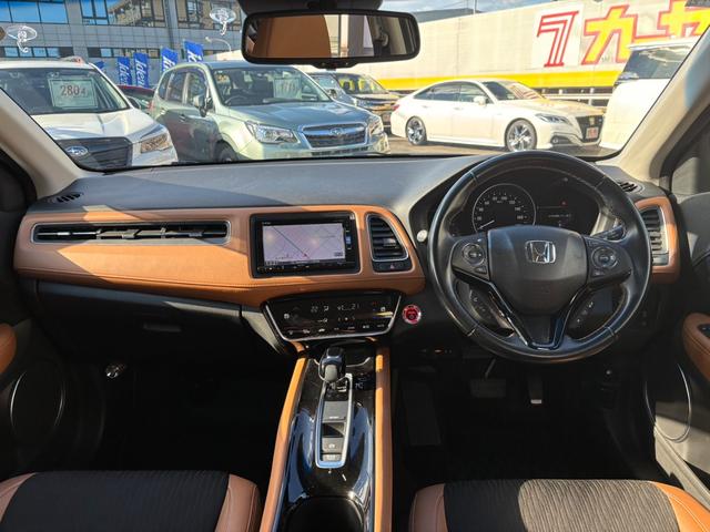 ヴェゼル ハイブリッドＺ・ホンダセンシング　１オーナー　ハーフレザー　フルセグナビ　シートヒーター　Ｂカメラ　ＬＥＤ　ＡＣＣ　オートライト　フォグランプ　ｉストップ　衝突軽減Ｂ　レーンキープ　ＤＶＤ　ドラレコ　ＥＴＣ　純正１７インチＡＷ（12枚目）