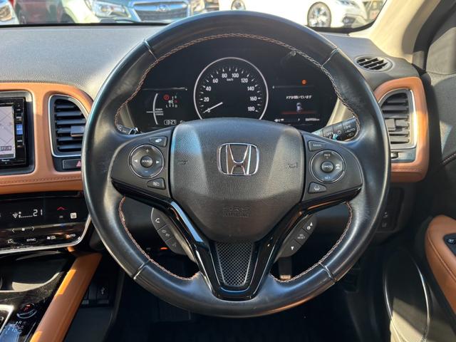 ヴェゼル ハイブリッドＺ・ホンダセンシング　１オーナー　ハーフレザー　フルセグナビ　シートヒーター　Ｂカメラ　ＬＥＤ　ＡＣＣ　オートライト　フォグランプ　ｉストップ　衝突軽減Ｂ　レーンキープ　ＤＶＤ　ドラレコ　ＥＴＣ　純正１７インチＡＷ（13枚目）