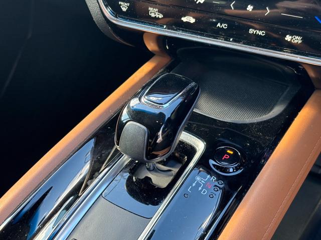 ヴェゼル ハイブリッドＺ・ホンダセンシング　１オーナー　ハーフレザー　フルセグナビ　シートヒーター　Ｂカメラ　ＬＥＤ　ＡＣＣ　オートライト　フォグランプ　ｉストップ　衝突軽減Ｂ　レーンキープ　ＤＶＤ　ドラレコ　ＥＴＣ　純正１７インチＡＷ（16枚目）