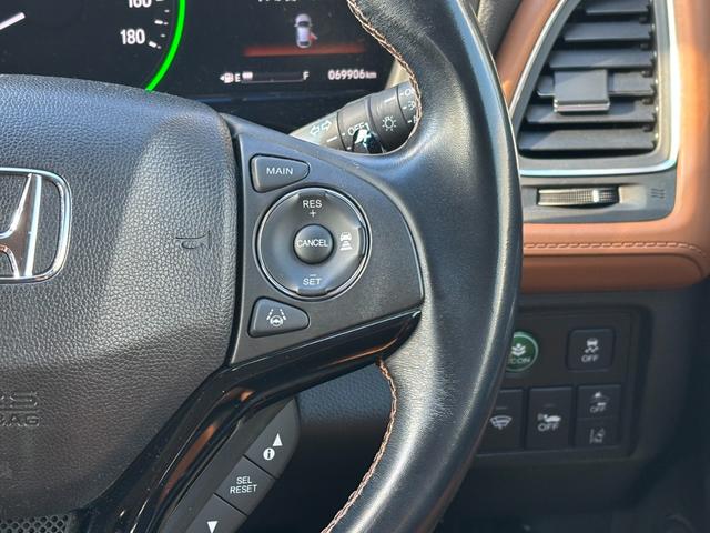 ヴェゼル ハイブリッドＺ・ホンダセンシング　１オーナー　ハーフレザー　フルセグナビ　シートヒーター　Ｂカメラ　ＬＥＤ　ＡＣＣ　オートライト　フォグランプ　ｉストップ　衝突軽減Ｂ　レーンキープ　ＤＶＤ　ドラレコ　ＥＴＣ　純正１７インチＡＷ（22枚目）