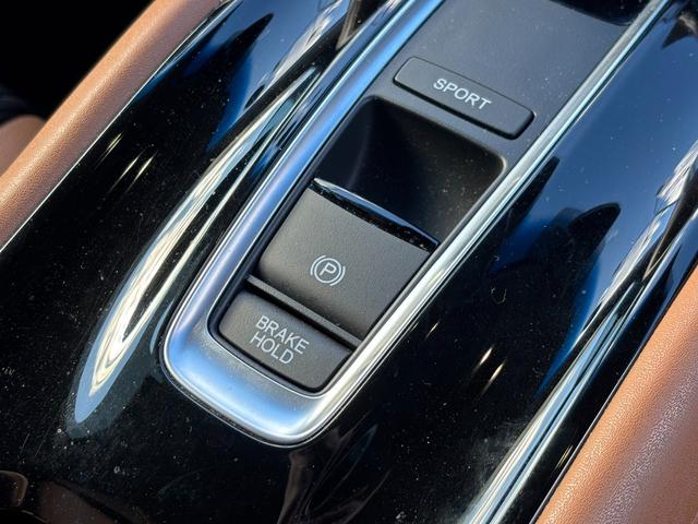 ヴェゼル ハイブリッドＺ・ホンダセンシング　１オーナー　ハーフレザー　フルセグナビ　シートヒーター　Ｂカメラ　ＬＥＤ　ＡＣＣ　オートライト　フォグランプ　ｉストップ　衝突軽減Ｂ　レーンキープ　ＤＶＤ　ドラレコ　ＥＴＣ　純正１７インチＡＷ（23枚目）