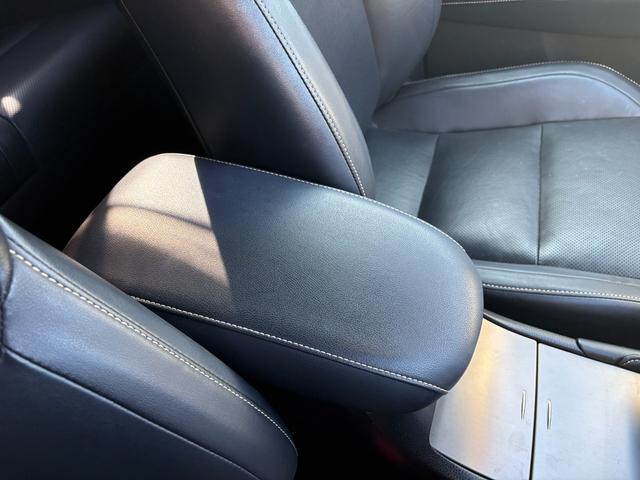 ハリアーハイブリッド プログレス　フルモデリスタ　純正ナビ　黒レザー　全方位モニター　電動リアゲート　ＬＥＤライト　フォグランプ　Ｂカメラ　シートヒーター＆エアコン　前後ソナー　オートクルーズ　３６０°ドラレコ　ＥＴＣ２．０　純正ＡＷ（28枚目）