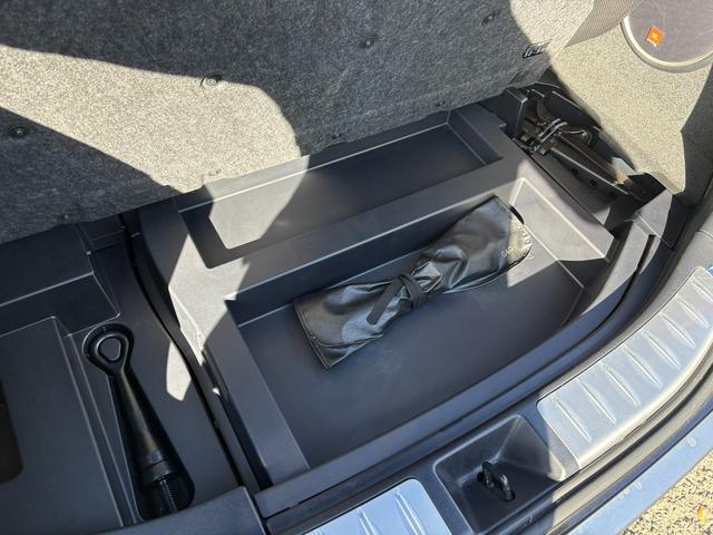 ハリアーハイブリッド プログレス　フルモデリスタ　純正ナビ　黒レザー　全方位モニター　電動リアゲート　ＬＥＤライト　フォグランプ　Ｂカメラ　シートヒーター＆エアコン　前後ソナー　オートクルーズ　３６０°ドラレコ　ＥＴＣ２．０　純正ＡＷ（31枚目）