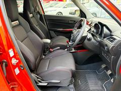 タイヤやナビ、バックカメラやＥＴＣ、ドライブレコーダーなどご納車前に付けたいオプション品も取り付け可能！ 2