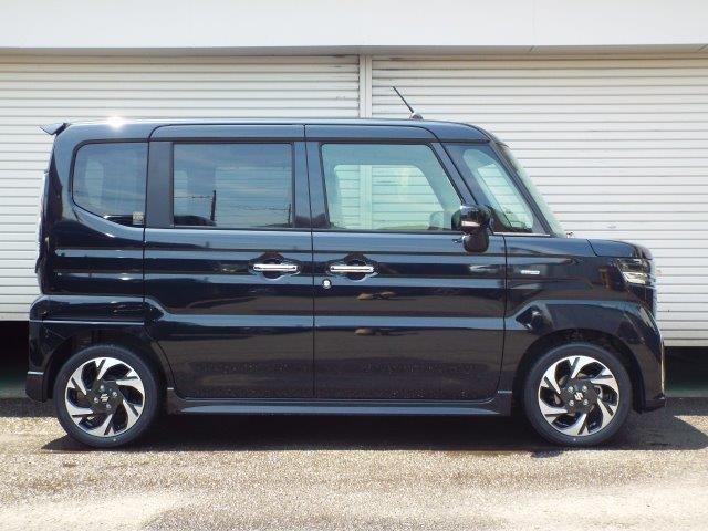 スペーシアカスタム ハイブリッドＸＳターボ４ＷＤ　９型全方位モニター付きナビＴＶ　スズキコネクト　両側パワースライドドア　ヘッドアップディスプレイ　クルーズコントロール　横滑り防止付き　デュアルセンサーブレーキシステム２　シートヒーター　ＬＥＤヘッドライトフォグ　ハーフレザーシート（50枚目）