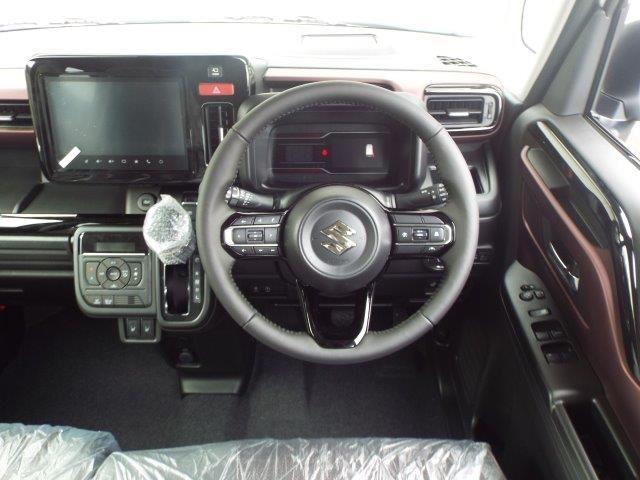 スペーシアカスタム ハイブリッドＸＳ　４ＷＤ　９型全方位モニター付きナビＴＶ　スズキコネクト　両側パワースライドドア　ヘッドアップディスプレイ　クルーズコントロール　横滑り防止付き　デュアルセンサーブレーキシステム２　シートヒーター　ＬＥＤヘッドライトフォグ　ハーフレザーシート（7枚目）