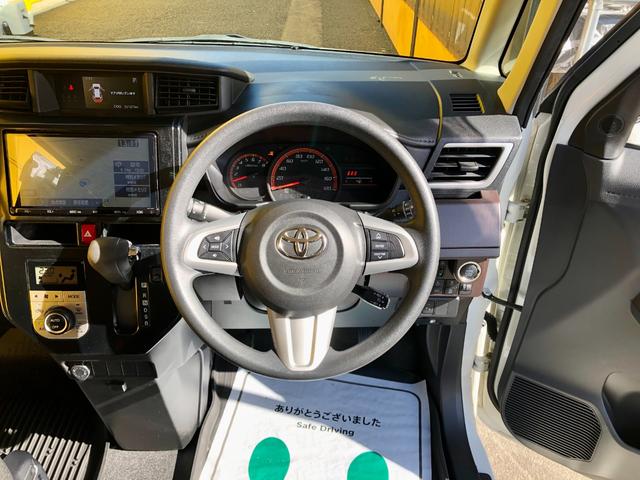 ルーミー Ｇ　４ＷＤ　ウェルキャブ車　福祉車両　助手席リフトアップシート車　クルーズコントロール　リモコン操作　９インチ純正ナビ　両側電動スライドドア　バックモニター　衝突被害軽減ブレーキ　レグノ　ＥＴＣ（7枚目）