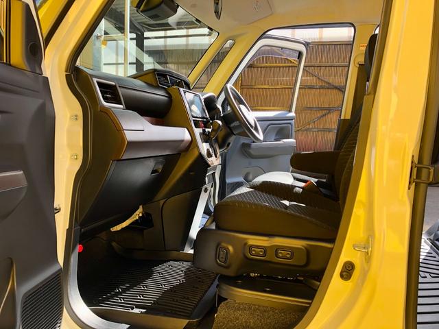 ルーミー Ｇ　４ＷＤ　ウェルキャブ車　福祉車両　助手席リフトアップシート車　クルーズコントロール　リモコン操作　９インチ純正ナビ　両側電動スライドドア　バックモニター　衝突被害軽減ブレーキ　レグノ　ＥＴＣ（14枚目）