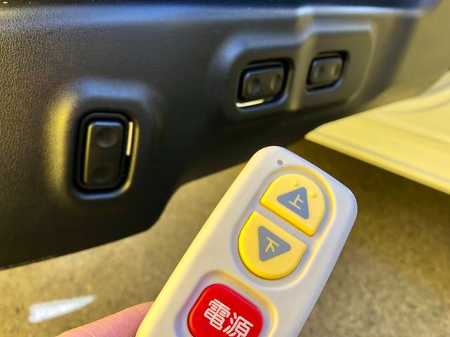 ルーミー Ｇ　４ＷＤ　ウェルキャブ車　福祉車両　助手席リフトアップシート車　クルーズコントロール　リモコン操作　９インチ純正ナビ　両側電動スライドドア　バックモニター　衝突被害軽減ブレーキ　レグノ　ＥＴＣ（17枚目）