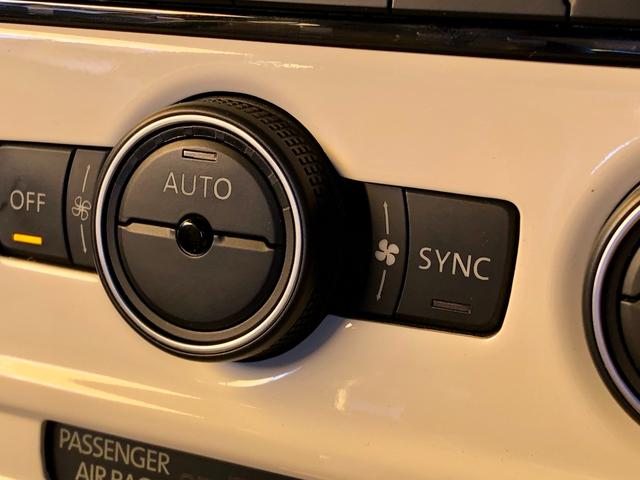 ザ・ビートル デザインレザーパッケージ　デザイン　レザーパッケージ　レザーシート　シートヒーター　クリアランスソナー　Ｂｌｕｅｔｏｏｔｈ　ナビ　バックカメラ　オートエアコン　オートライト　ミラーヒーター　クルーズコントロール（22枚目）