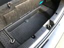 荷室下段にも収納スペース！