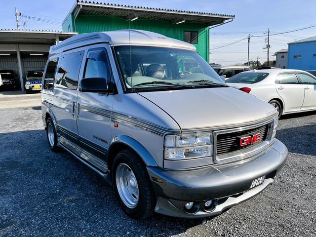 シボレー アストロ・GMC サファリ Tiaraコンバージョン用のサイドパネルセット ユーズド品です。 GMC サファリ シボレー アストロ フロント クリスタル