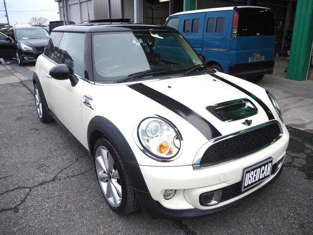 ＭＩＮＩ クーパーＳ　車検令和８年４月　ダブルサンルーフ　後期モデル　ポータブルナビ（2枚目）