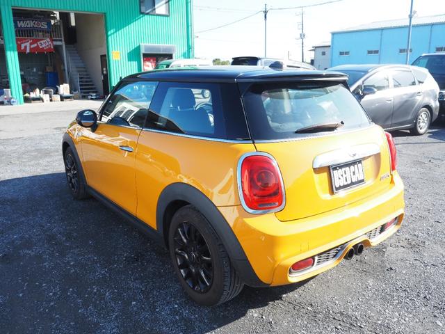 ＭＩＮＩ クーパーＳ　車検整備付　ナビ　インテリジェントキー　エンジンスタートスイッチ　オートマ　ツートンカラー（6枚目）