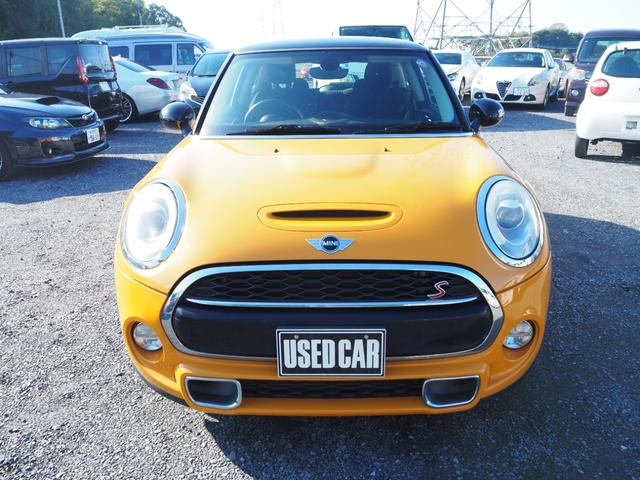 ＭＩＮＩ クーパーＳ　車検整備付　ナビ　インテリジェントキー　エンジンスタートスイッチ　オートマ　ツートンカラー（9枚目）