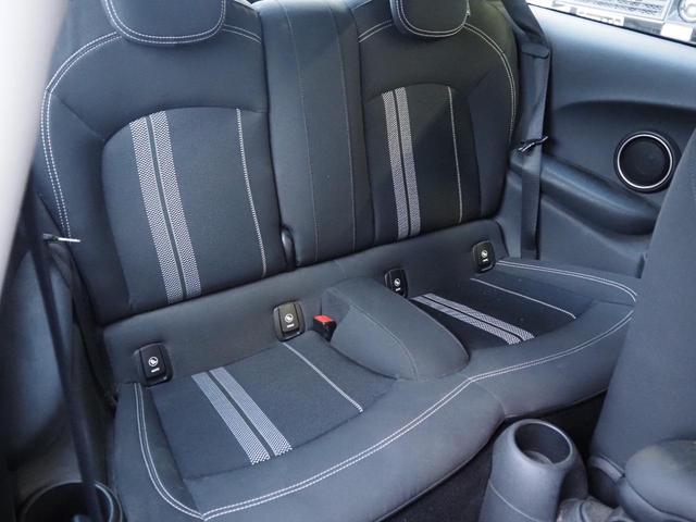ＭＩＮＩ クーパーＳ　車検整備付　ナビ　インテリジェントキー　エンジンスタートスイッチ　オートマ　ツートンカラー（14枚目）