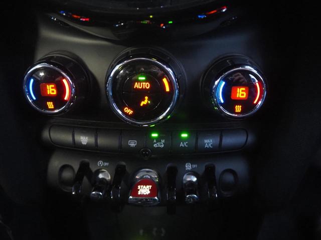 ＭＩＮＩ クーパーＳ　車検整備付　ナビ　インテリジェントキー　エンジンスタートスイッチ　オートマ　ツートンカラー（20枚目）
