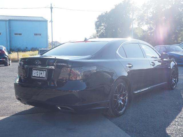 ＬＳ ＬＳ６００ｈＬ後席セパレートシートパッケージ　車検令和８年６月　ナビ　テレビ　サンルーフ　レザーシート　マークレビンソン　リア分割シート　４人乗り　プッシュスタート　ハイブリッド　フリップダウンモニター（6枚目）