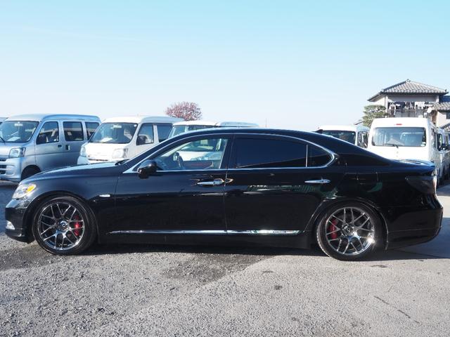 ＬＳ ＬＳ６００ｈＬ後席セパレートシートパッケージ　車検令和８年６月　ナビ　テレビ　サンルーフ　レザーシート　マークレビンソン　リア分割シート　４人乗り　プッシュスタート　ハイブリッド　フリップダウンモニター（9枚目）