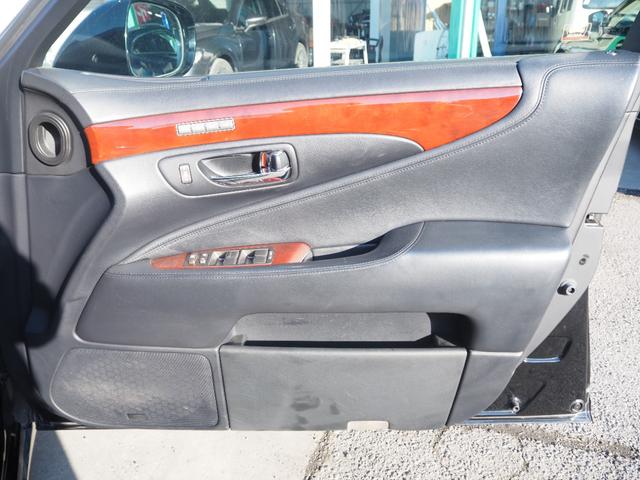 ＬＳ ＬＳ６００ｈＬ後席セパレートシートパッケージ　車検令和８年６月　ナビ　テレビ　サンルーフ　レザーシート　マークレビンソン　リア分割シート　４人乗り　プッシュスタート　ハイブリッド　フリップダウンモニター（26枚目）