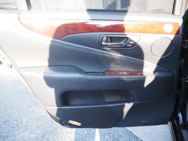 ＬＳ ＬＳ６００ｈＬ後席セパレートシートパッケージ　車検令和８年６月　ナビ　テレビ　サンルーフ　レザーシート　マークレビンソン　リア分割シート　４人乗り　プッシュスタート　ハイブリッド　フリップダウンモニター（30枚目）