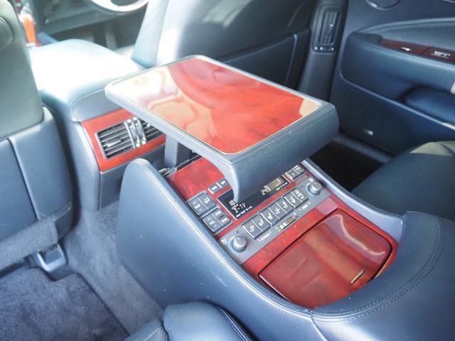 ＬＳ ＬＳ６００ｈＬ後席セパレートシートパッケージ　車検令和８年６月　ナビ　テレビ　サンルーフ　レザーシート　マークレビンソン　リア分割シート　４人乗り　プッシュスタート　ハイブリッド　フリップダウンモニター（35枚目）
