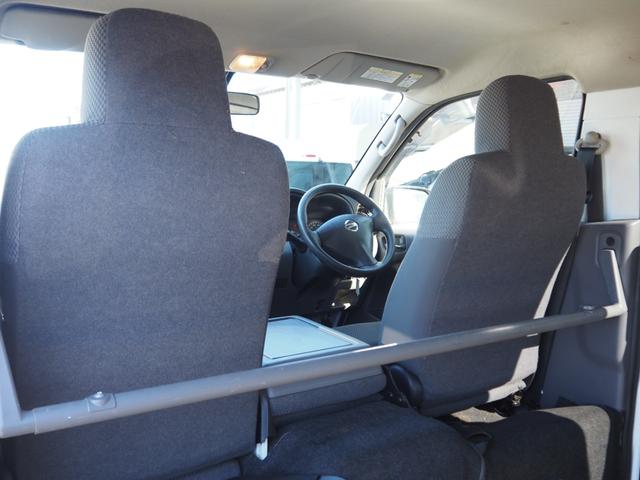 ＮＶ３５０キャラバンバン ロングＤＸターボ　４ＷＤ　車検整備付き　オートマ　３人乗り（19枚目）