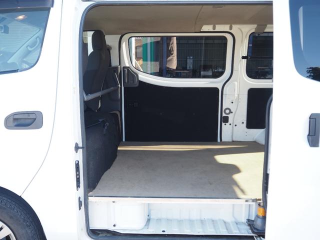 ＮＶ３５０キャラバンバン ロングＤＸターボ　４ＷＤ　車検整備付き　オートマ　３人乗り（25枚目）