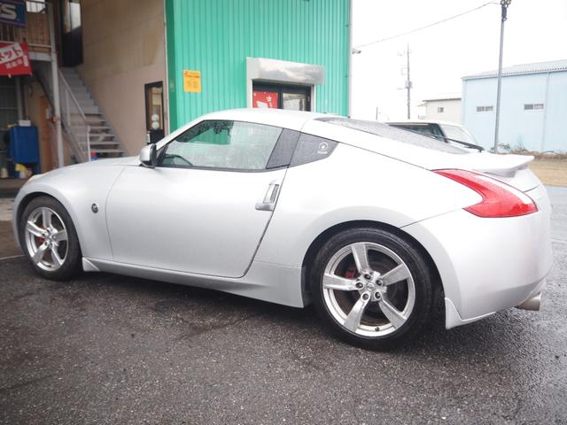 フェアレディＺ バージョンＴ　車検整備付き　ナビ　テレビ　バックカメラ　Ｂｌｕｅｔｏｏｔｈ音楽　ステアリングスイッチ　パワーシート　シートヒーター　純正１８インチアルミ（8枚目）