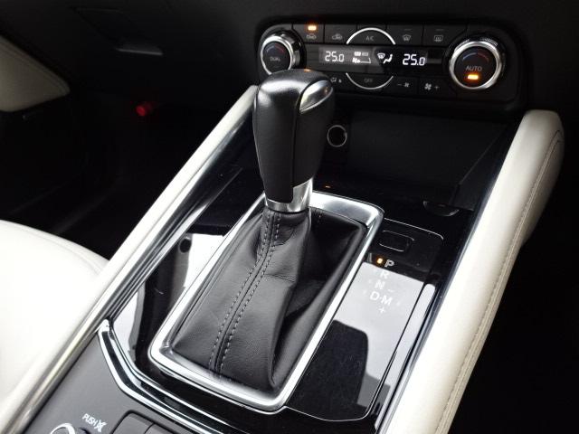 XD Lパッケージ 4WD ブレーキサポート 横滑り防止装置 ドライブレコーダー 純正ナビ フルセグTV Bluetooth 全方位カメラ コーナーセンサー デュアルシートヒーター 本革シート LEDヘッドライト 禁煙車(8枚目)