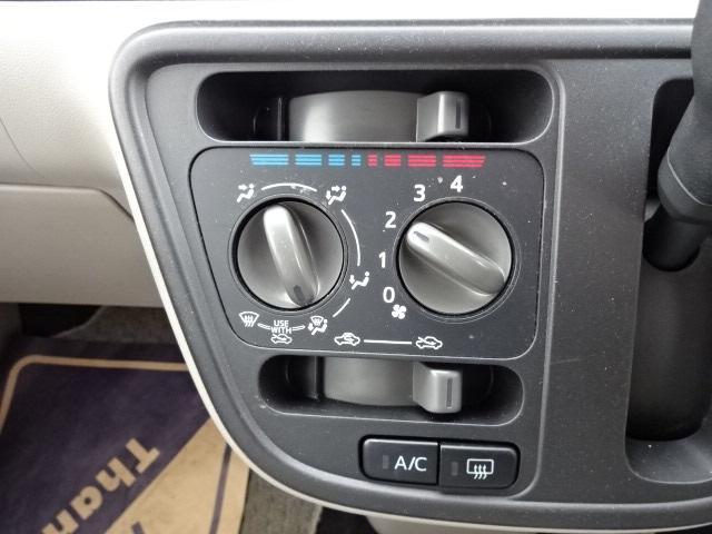 X S 4WD ブレーキサポート 横滑り防止装置 ナビTV Bluetooth バックカメラ シートヒーター フォグランプ アイドリングストップ キーレスキー ISOFIX 禁煙車 修復歴無し(7枚目)