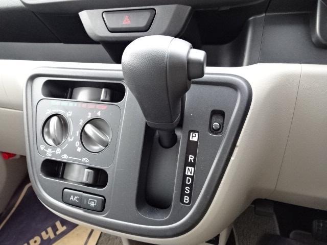 X S 4WD ブレーキサポート 横滑り防止装置 ナビTV Bluetooth バックカメラ シートヒーター フォグランプ アイドリングストップ キーレスキー ISOFIX 禁煙車 修復歴無し(8枚目)