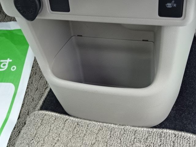 X S 4WD ブレーキサポート 横滑り防止装置 ナビTV Bluetooth バックカメラ シートヒーター フォグランプ アイドリングストップ キーレスキー ISOFIX 禁煙車 修復歴無し(16枚目)