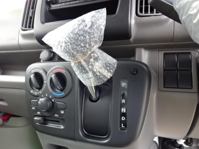 エブリイ ＰＡリミテッド　４ＷＤ切替式　ＣＶＴ　届出済未使用車　ブレーキサポート　誤発進抑制機能　横滑り防止装置　コーナーセンサー　純正ラジオ　両側スライドドア　ＵＳＢ電源タイプＡ・Ｃ　パワーウインドウ　キーレスキー（8枚目）