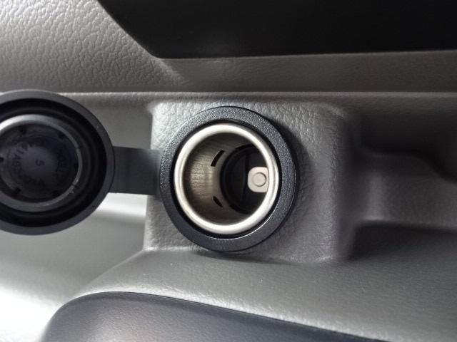 エブリイ ＰＡリミテッド　４ＷＤ切替式　ＣＶＴ　届出済未使用車　ブレーキサポート　誤発進抑制機能　横滑り防止装置　コーナーセンサー　純正ラジオ　両側スライドドア　ＵＳＢ電源タイプＡ・Ｃ　パワーウインドウ　キーレスキー（17枚目）