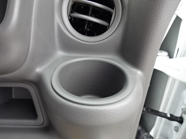 エブリイ ＰＡリミテッド　４ＷＤ切替式　ＣＶＴ　届出済未使用車　ブレーキサポート　誤発進抑制機能　横滑り防止装置　コーナーセンサー　純正ラジオ　両側スライドドア　ＵＳＢ電源タイプＡ・Ｃ　パワーウインドウ　キーレスキー（22枚目）