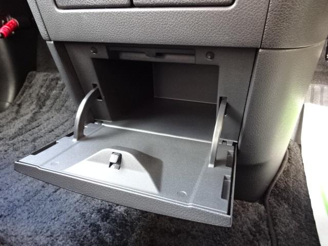 エルグランド 250ハイウェイスターS アーバンクロム ナビTV bluetooth ブルーレイ 全方位カメラ 両側電動スライドドア ドライブレコーダー 横滑り防止装置 コーナーセンサー LEDヘッドライト クルーズコントロール ETC 禁煙車 修復歴無し(28枚目)